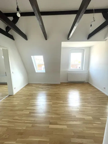 Helle 2-Zimmer - Dachgeschosswohnung zentral gelegen — photo 1